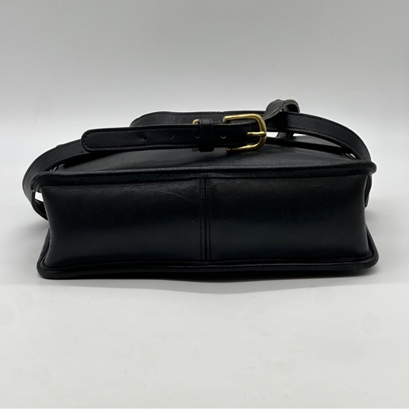 Coach Vintage Willis Bag # 9923. - Picture 6 of 7